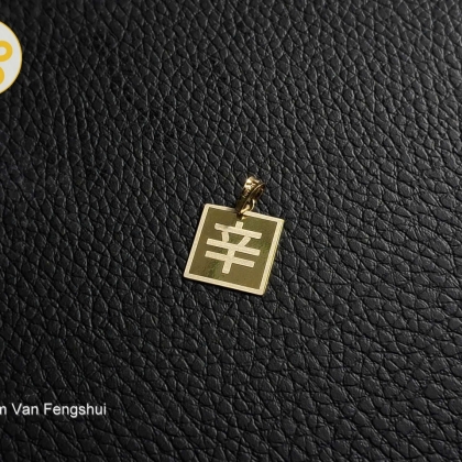 Mặt dây chuyền kiến quý