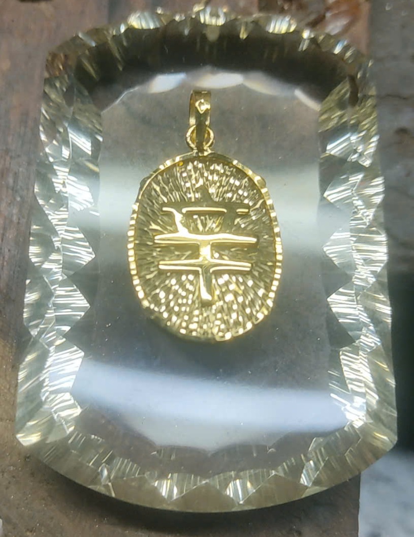 mat-vang-kien-quy, Mặt dây vàng kiến quý tài lộc, mặt vàng kiến quý, mặt dây chuyền kiến quý