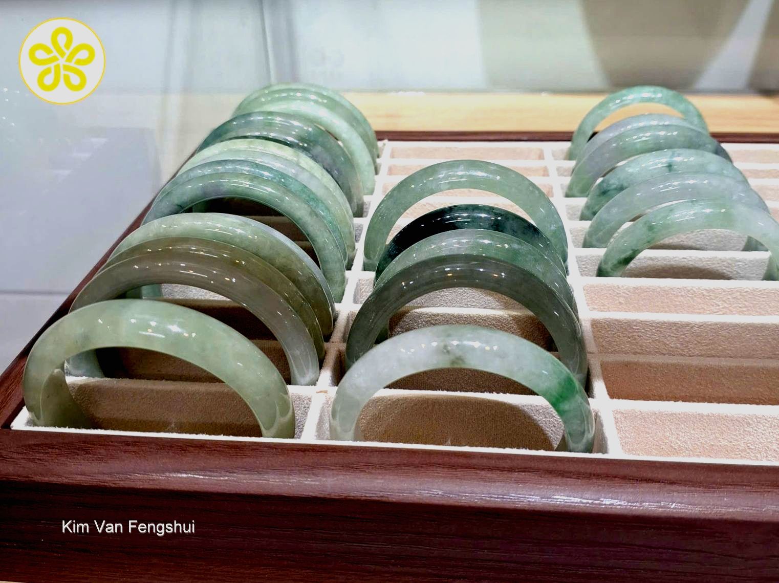 vòng đá tự nhiên tại phong thủy kim vạn 